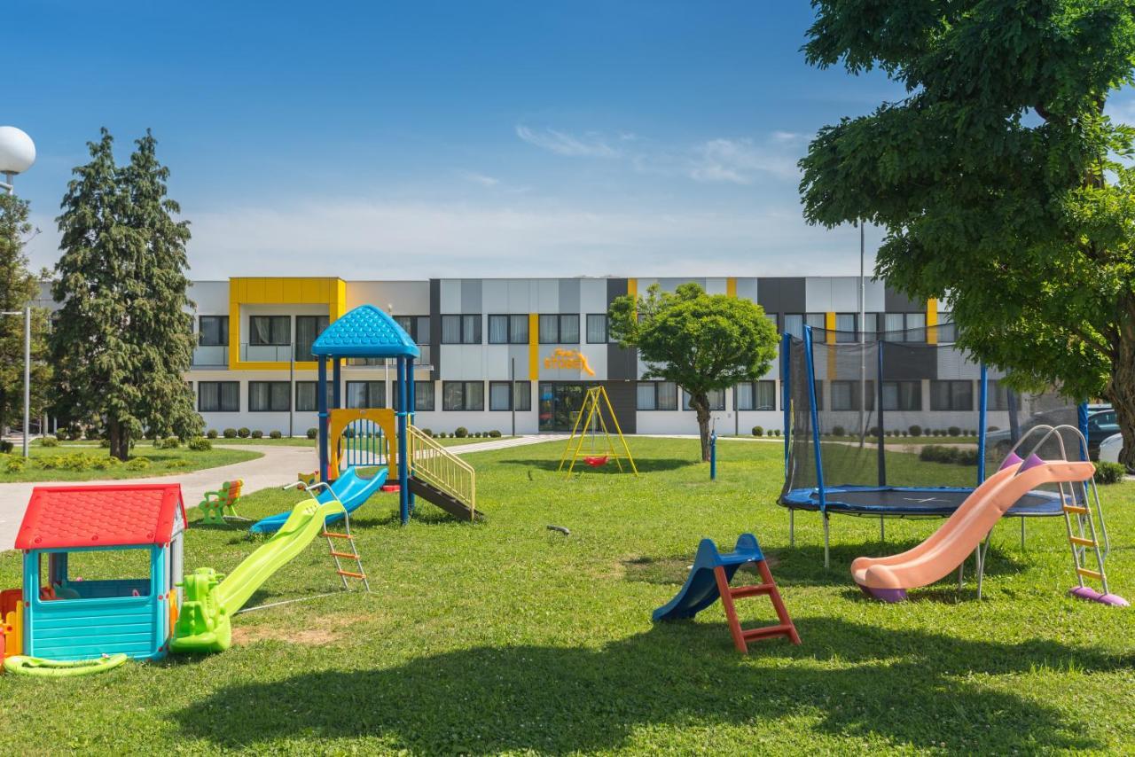 Hotel Stobex Loznica Extérieur photo