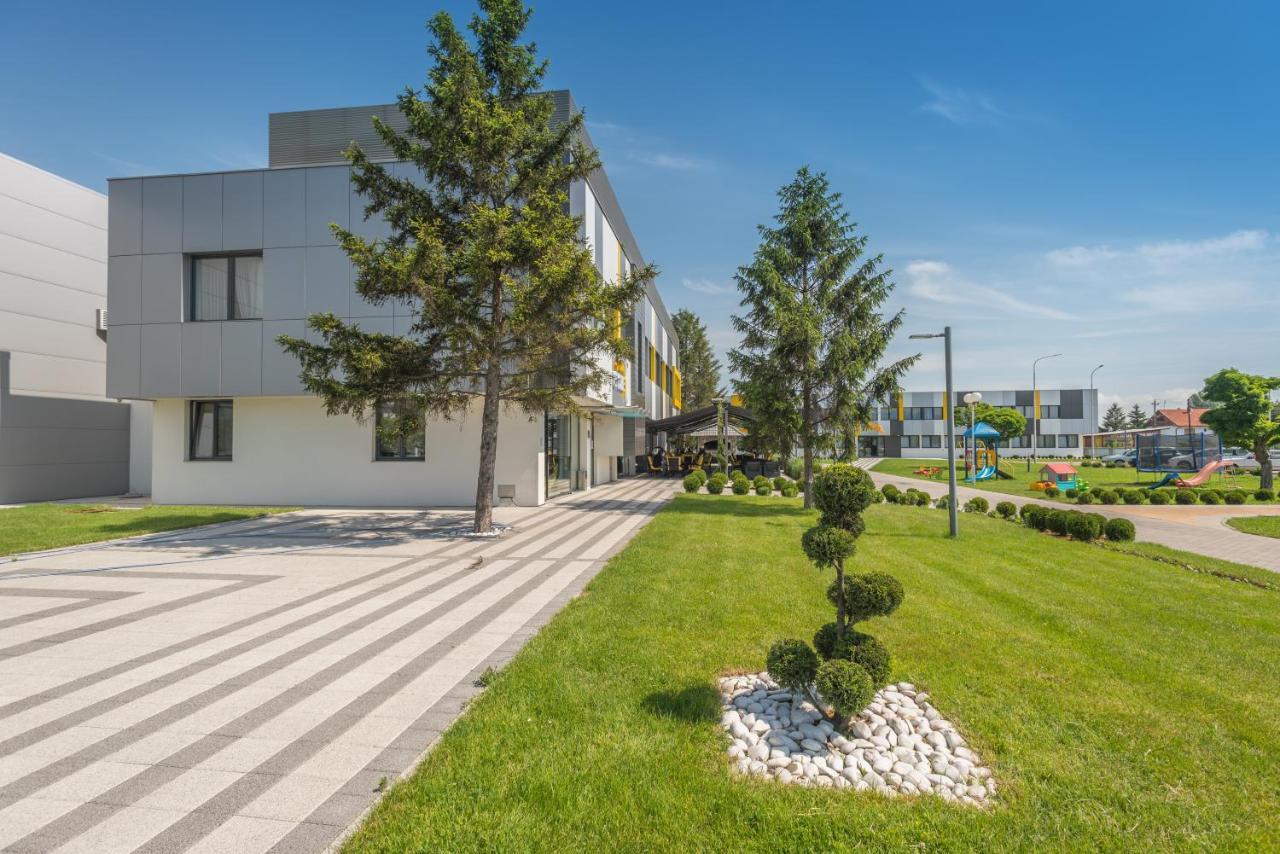 Hotel Stobex Loznica Extérieur photo