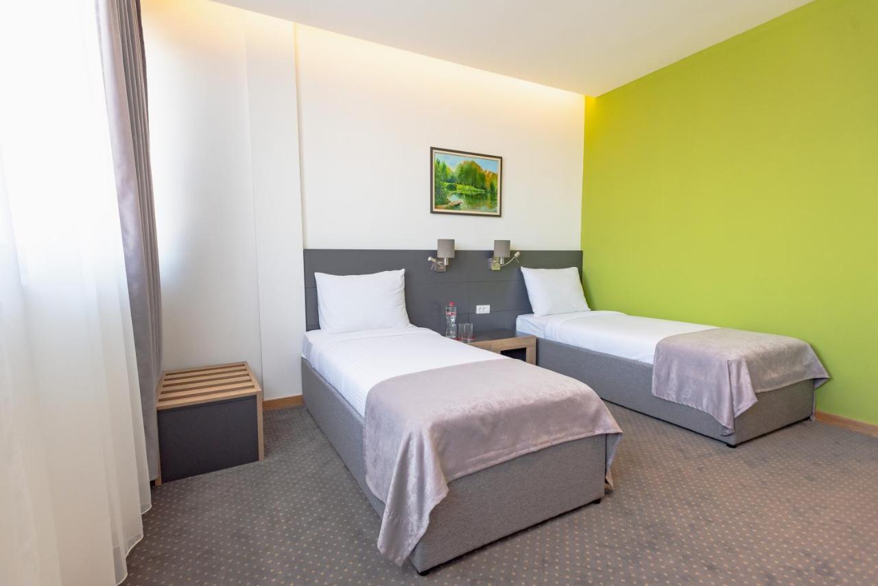 Hotel Stobex Loznica Extérieur photo