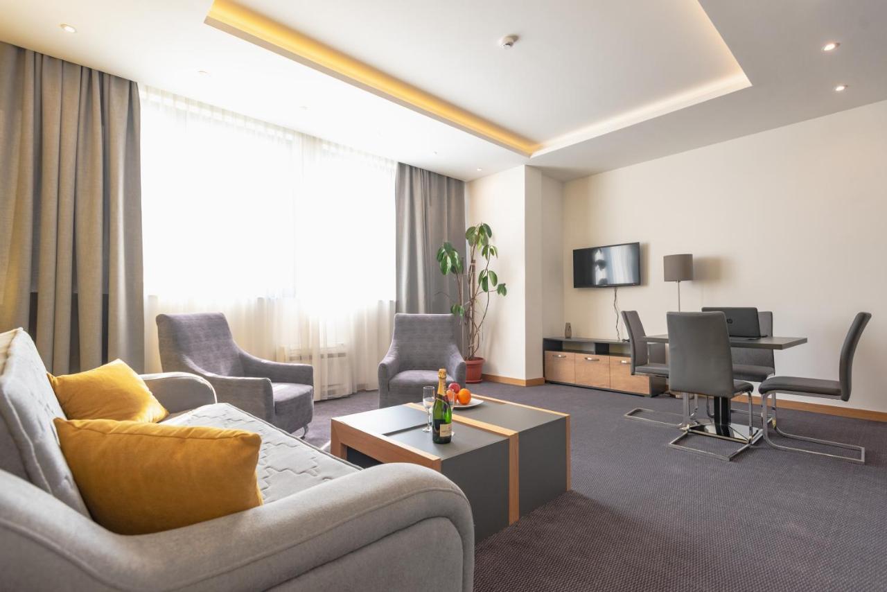 Hotel Stobex Loznica Extérieur photo