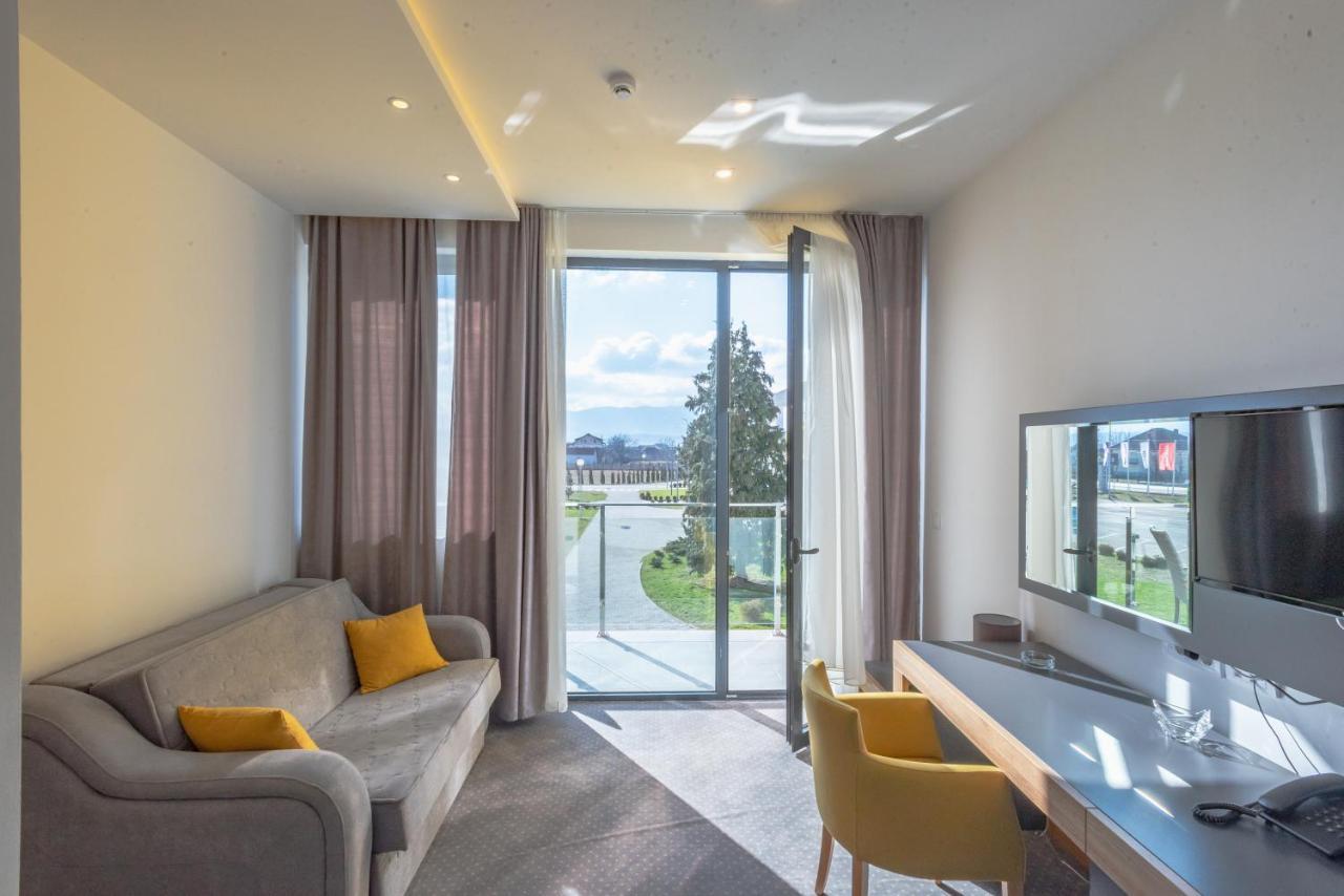Hotel Stobex Loznica Extérieur photo